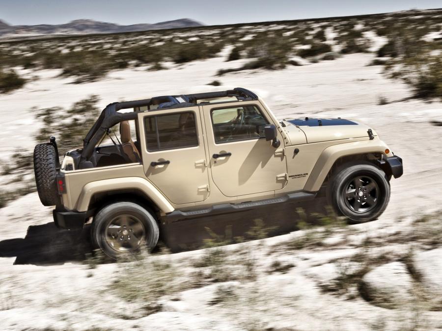  Jeep Wrangler Unlimited Mojave 2011 года  (фото 6 из 46)